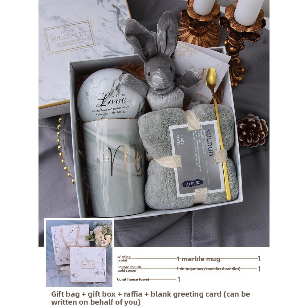New Year Celebration Mug Gift Set – Elegant Ceramic Souvenir Mug