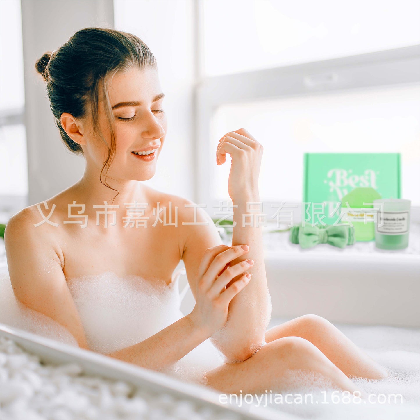 Green Spa Gift Box – 11‑Piece Candle, Socks & Self‑Care Set for Women