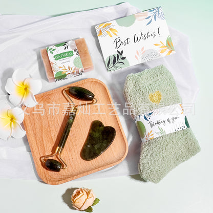 Cross-border spa bath gift set Women's facial treatment set Blanket socks souvenir holiday gift
